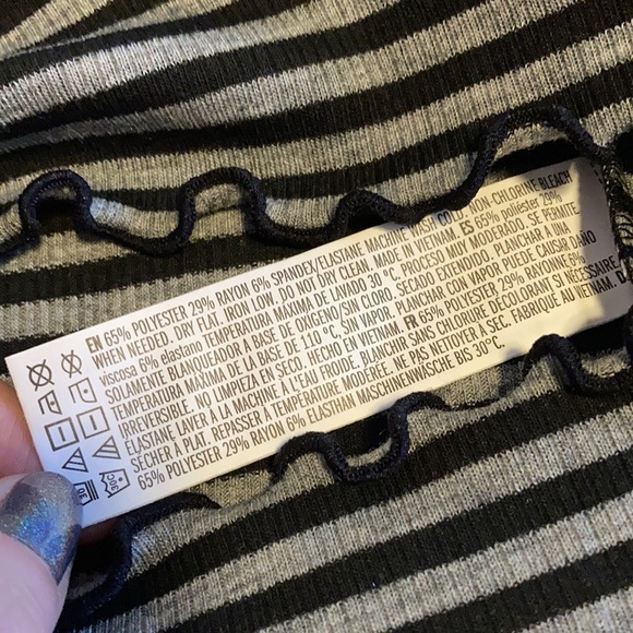 Forever 21 Black/Gray Striped Lettuce Hem Crop Top Size S - Picture 3 of 5